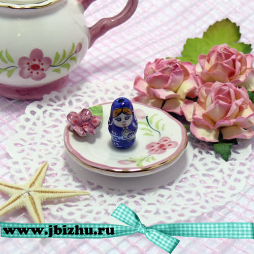 Фарфоровая бусина "Матрешка" синяя
