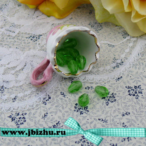 Стеклянная бусина зелёная, 8*6 мм (10 шт)